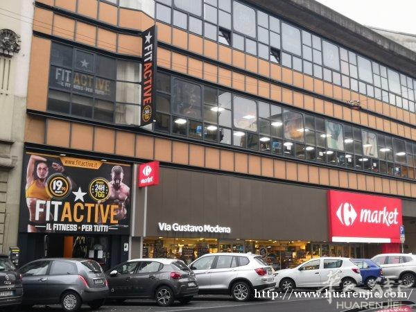 市中心Porta Venezia精致一室一厅，1200€包物业水暖气，有空调、烤箱，房子采光非常好，门口就是24小时超市/健身房，地址via Menotti 1