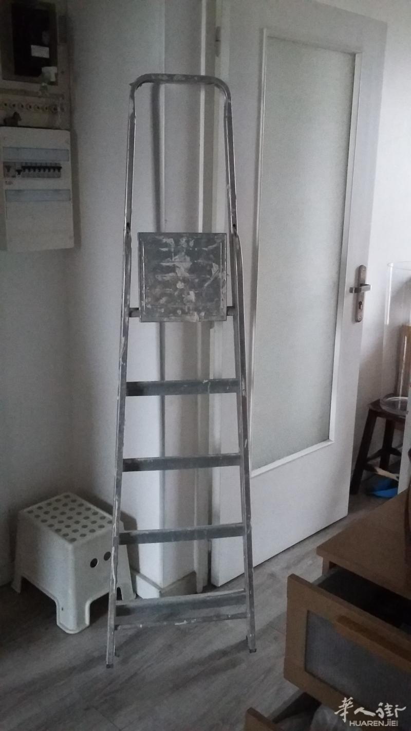 有一铝合金折叠楼梯出售，有意请电