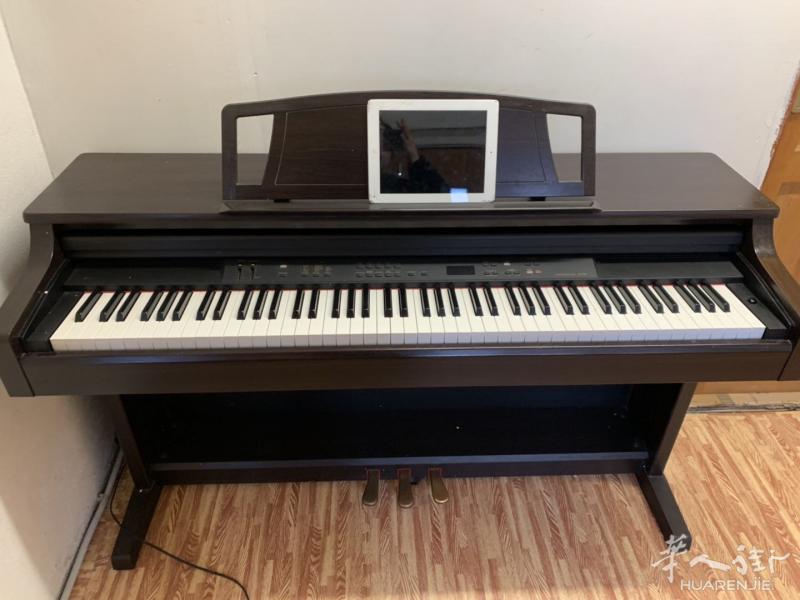 出售雅马哈电钢琴clavinova clp860 送凳子售价500欧，自取