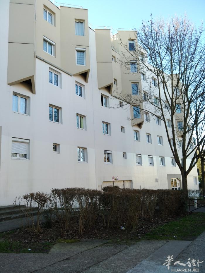 77区Torcy近巴黎士多超市，小區內安全2房一厅 阳台 车位Box售219000