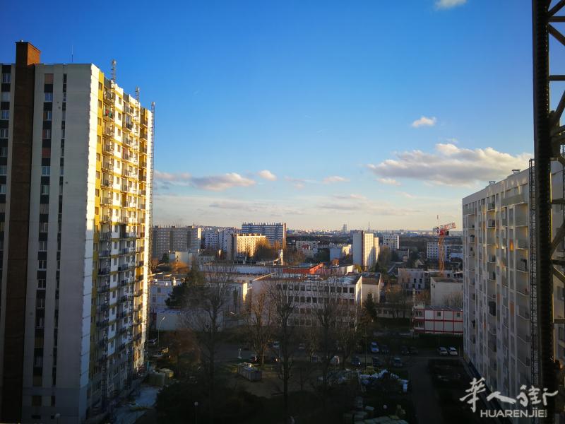 93距离paris nord两站 三房一厅出租 包水电 私人车位 地下仓库 电话0781890841