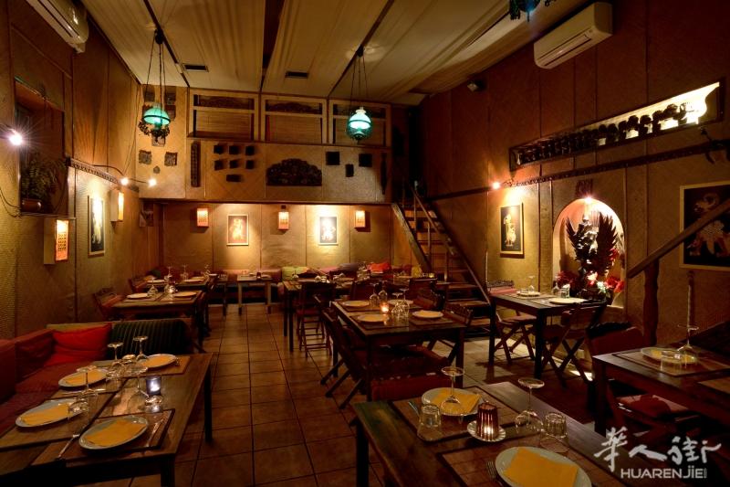 罗马Trastevere中心有家酒吧兼餐饮出售，联系人Kayoko Matsuda，电话3287676361