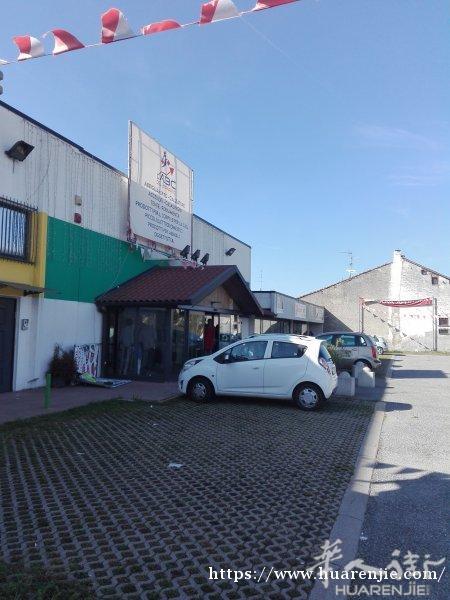 大型百货店餐馆和理发店出售