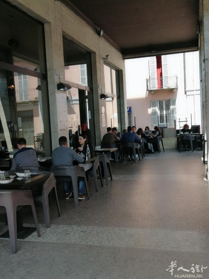 餐馆转让，地理位置好，在市中心口，大马路上，附近学校多，位置80 Giadino
