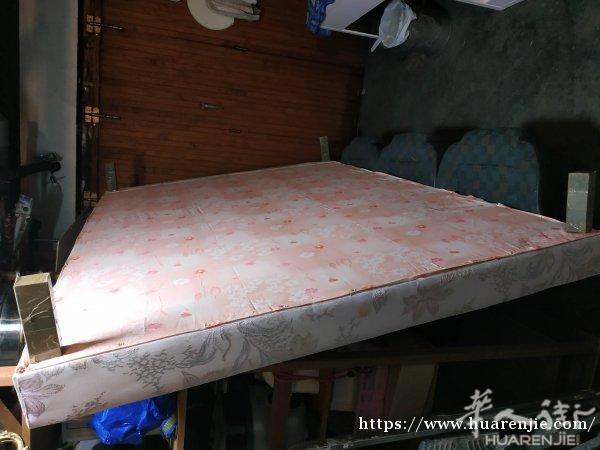 160✘200双人床架床垫特价70欧