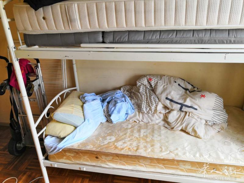 出售单人床 上下2层式    上下铺加2个单人床垫 140欧元