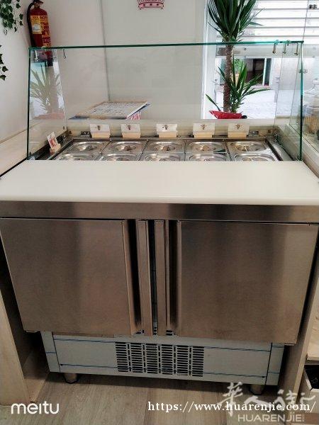 Mesa fria con cubetas y tapas，软冰冰箱桌带份数格和盖子