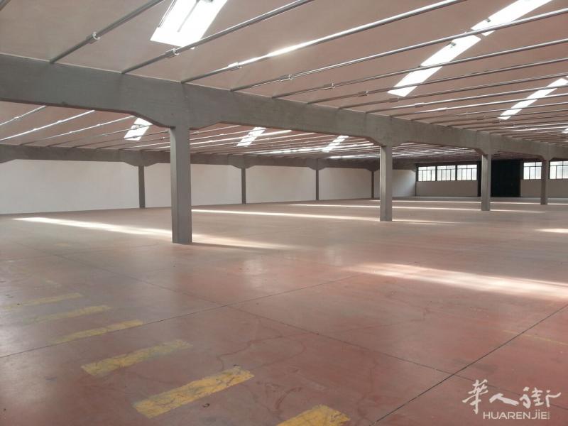 Prato 有厂。面积2.000平方，租金9.000
