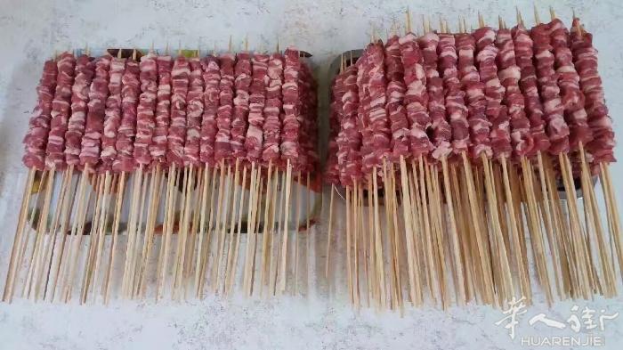 出售新鲜的羊肉卷保证质量、每盒6欧（500克）小巴黎4盒起免费送货！ 批发零售羊