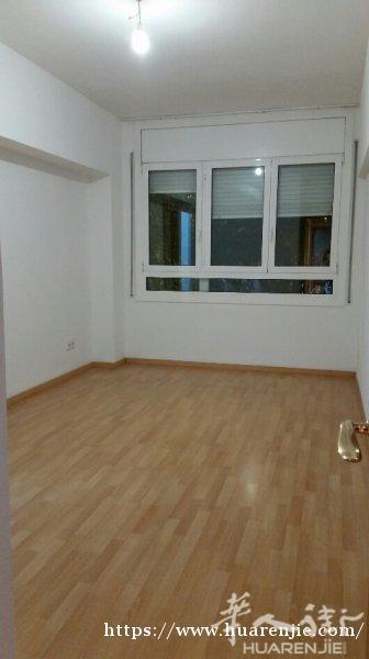 2号线Bac de Roda 地铁口4分钟4房整租 带新家具