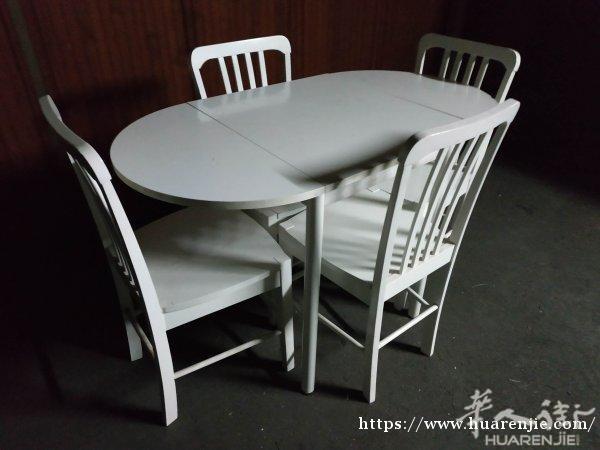组合白色桌子四把椅子让