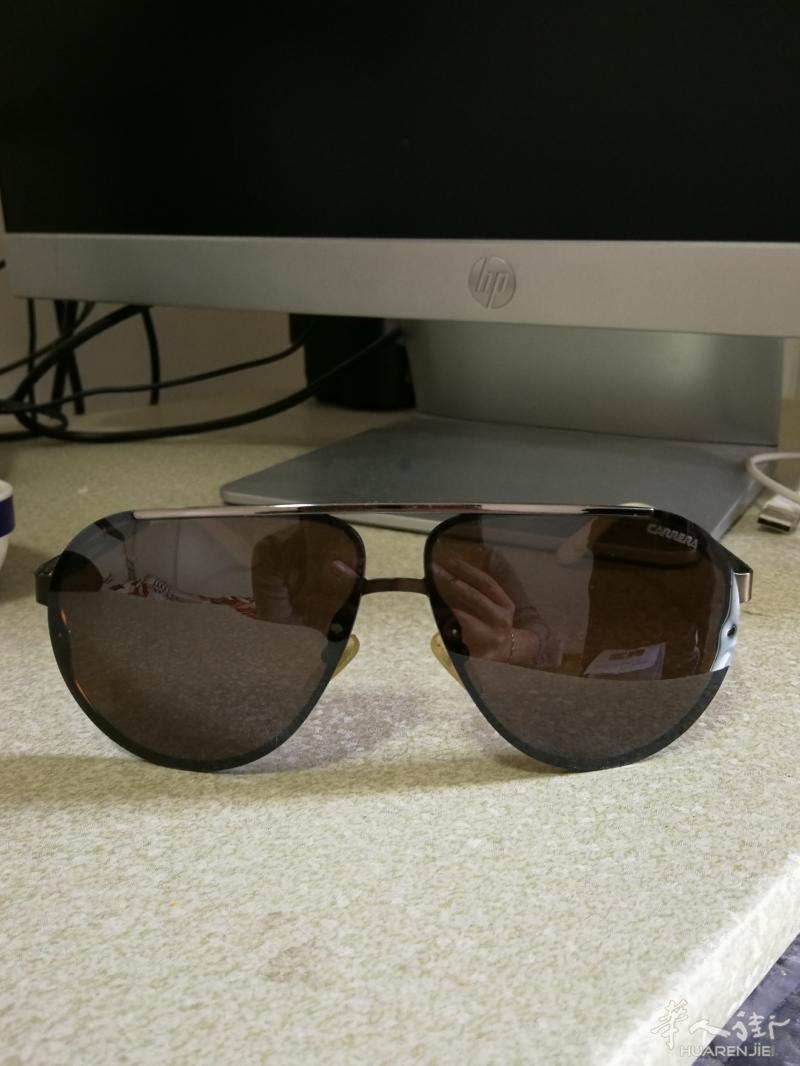Carrera牌子的太阳眼镜