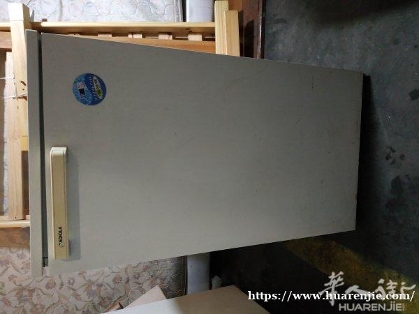 25欧小冰箱让自取，有货车可送货收20欧