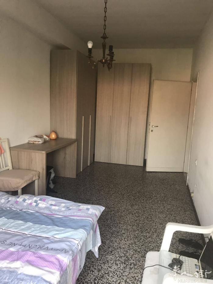 在米兰Quarto Oggiaro有房间搭铺，环境好，卫生干净，住家人少