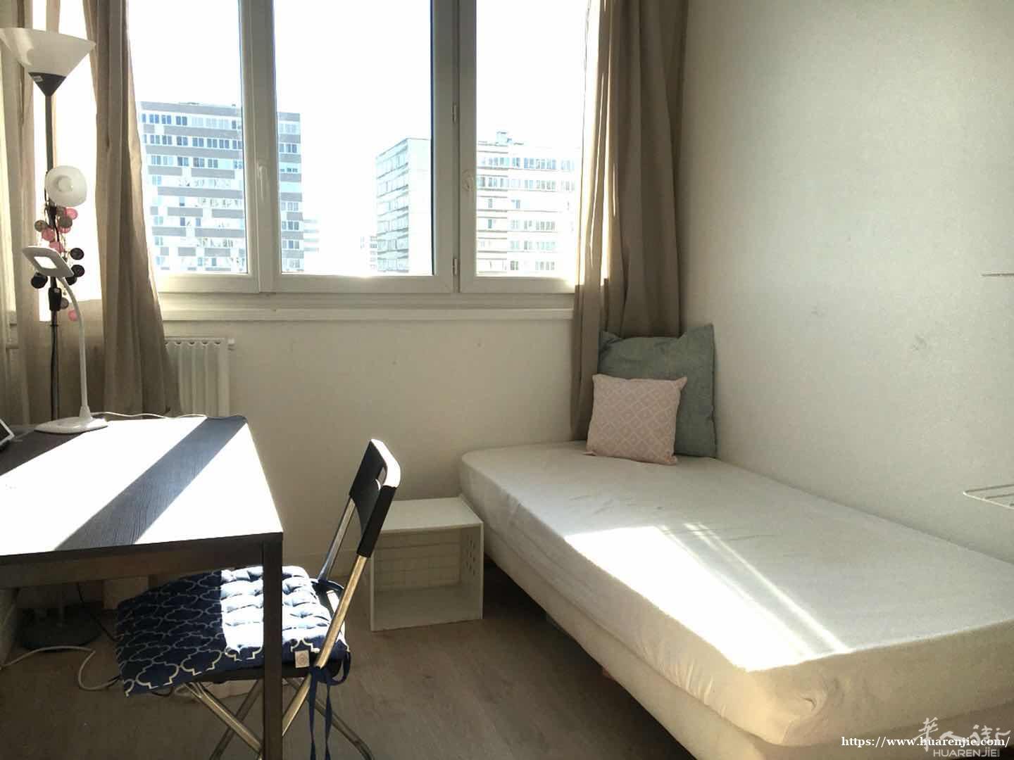13区 地铁下车到家 14平学生公寓 670€