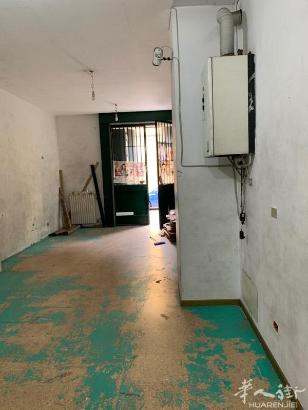 店面出租，60 平方租金便宜。