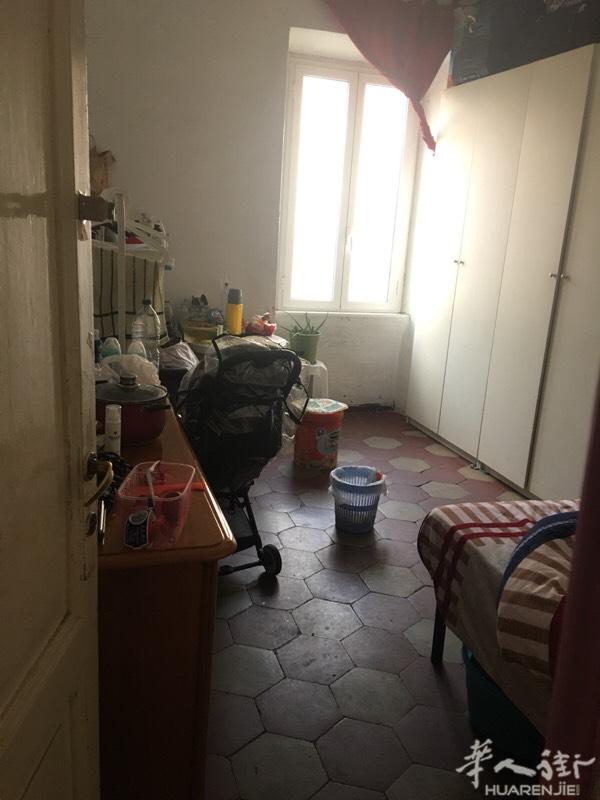 罗马caslilna有大小房间搭铺住家人少交通便利
