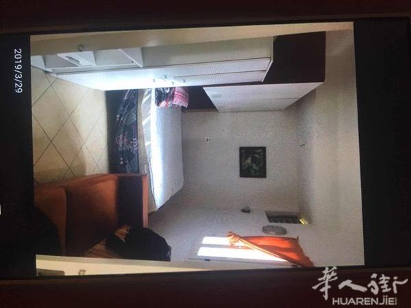 Empoli市中心有住家搭铺临时和长期都可以.房间