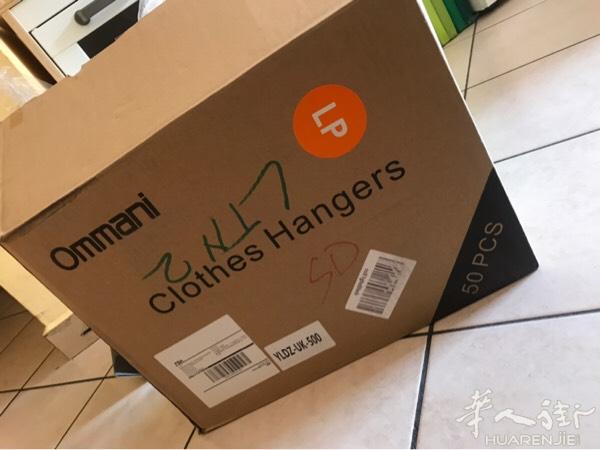 28欧出一箱全新衣架，50个装。有兴趣者联系微信A