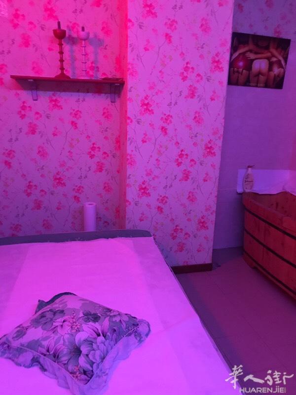 米兰正规按摩店转让。四个房间三个房间有木桶，有后门
