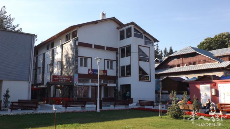 罗马尼亚布什泰尼（Bușteni）中心吉房出售