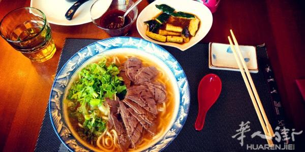 兰州拉面搭配秘制辣椒酱 赞
喜欢的朋友过来尝尝味道