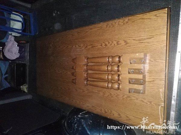 免费赠送实木饭桌