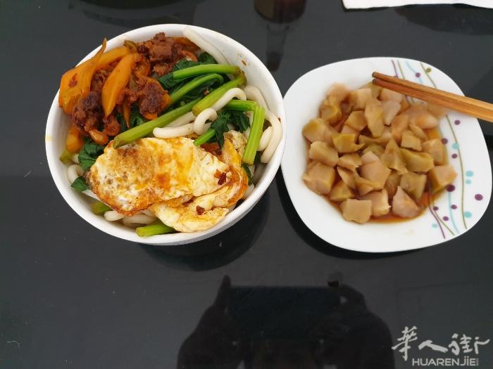 今明特惠:日式乌冬面两包 鱼泉丁丁香榨菜芯1包，1€/2人份!原价3欧现只售一欧