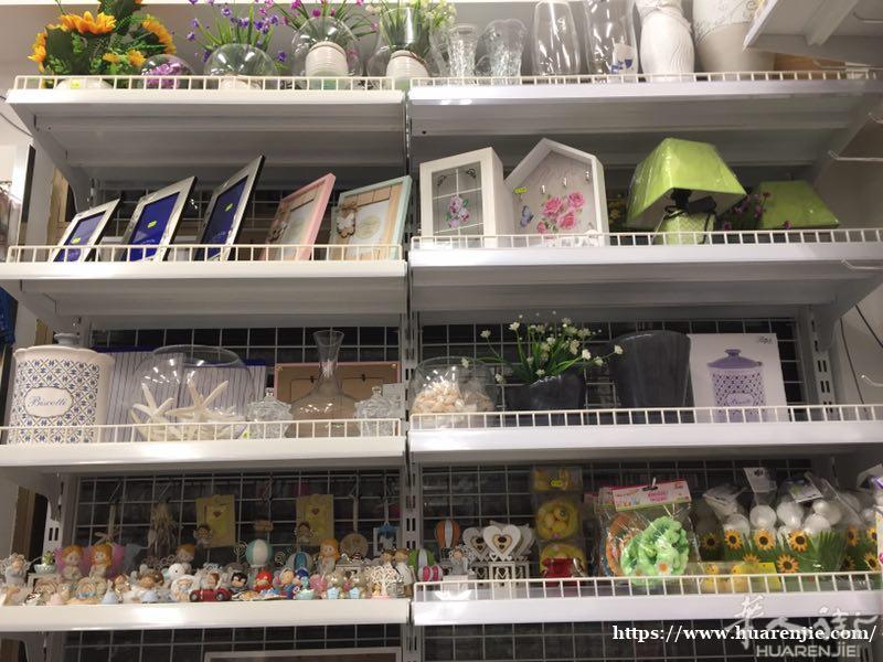 罗马百货店货和货架低价出售