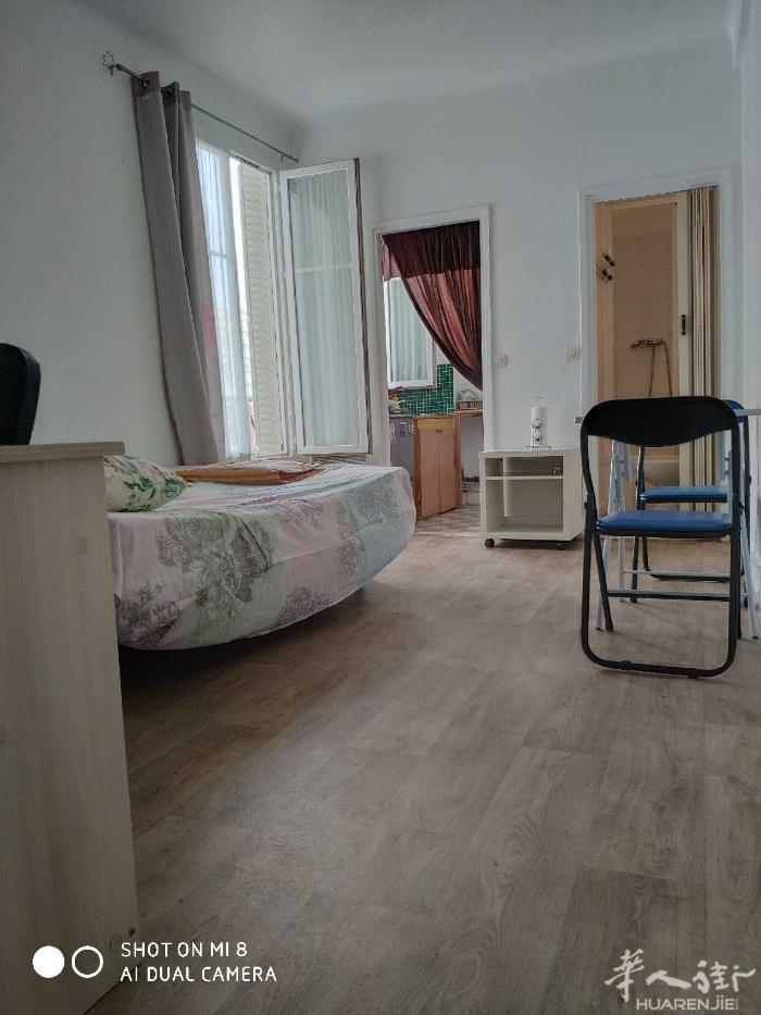 巴黎12区近地铁porte de Vincennes 20平独立Studio出租 850欧带家