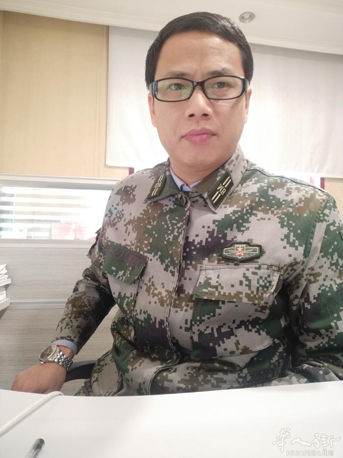 1982年出生，离异，没有孩子。想寻找一位简单的女士为伴！Wechat id:t