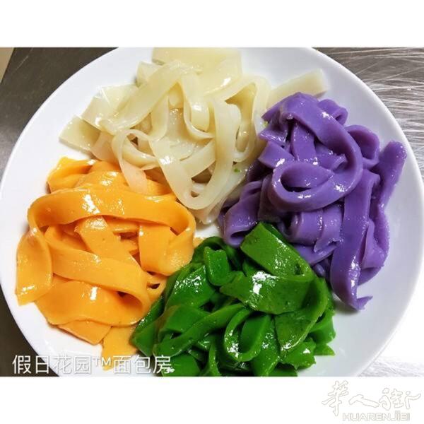 本人专业做特色小吃，想寻租都灵市中心餐饮合作或分租