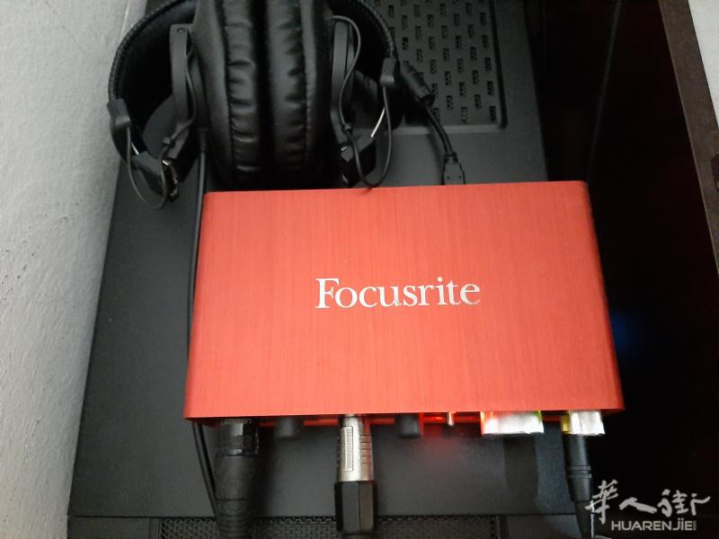 出售九点多成新专业入门级录音声卡Focusrite 2i2 第二代 微信：Ezzo898