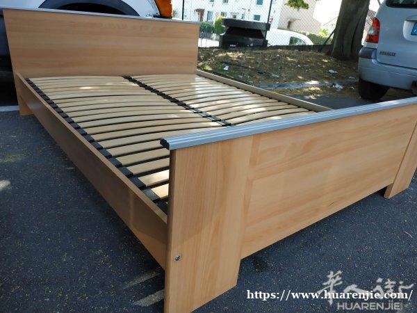 宜家双人床架140✘190双人厚实床垫出让120欧