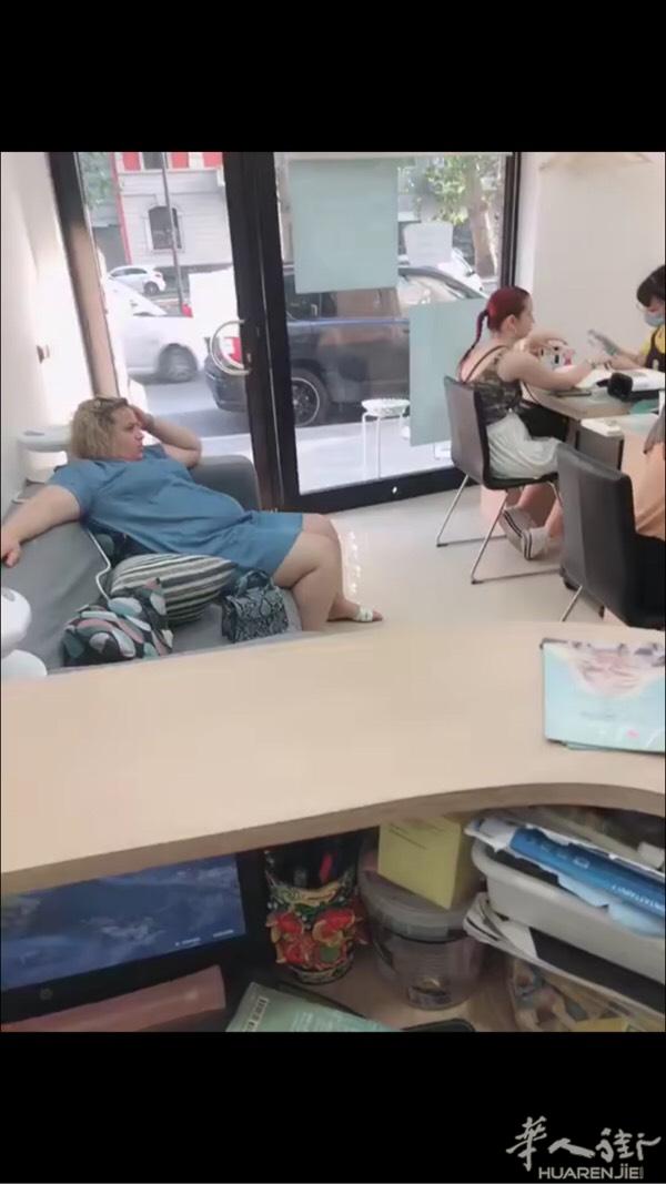 ￼旺季美甲旺铺转让！生意稳定！没有淡季！冬天夏天都