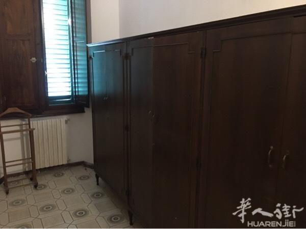 阳光超市 药房附近 单人房搭铺 可以烧
电话333