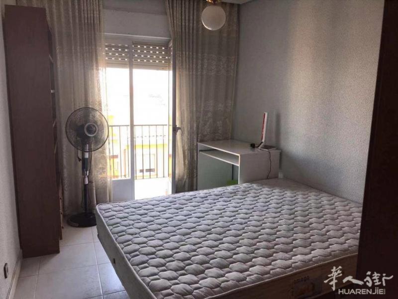 六号线carpetana,直达康普马理工大学城,三室一厅