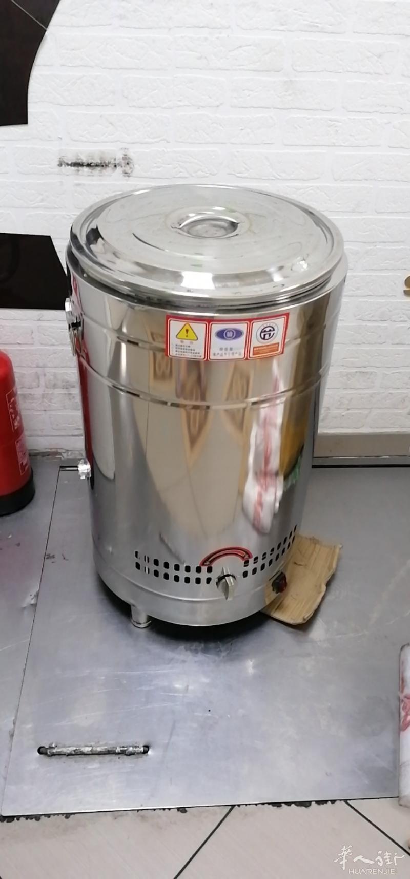 餐馆熬骨头汤锅