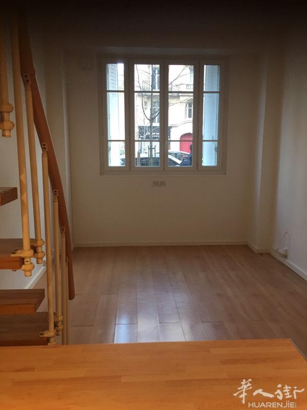 Studio 22平方米，距离Nation地铁站5分钟，有阁楼。