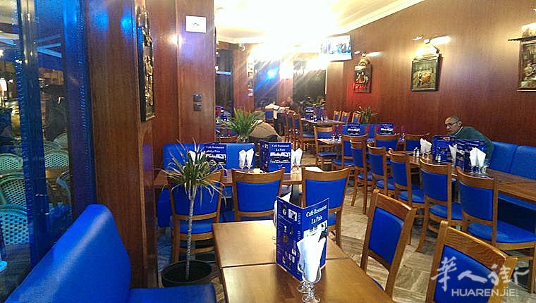 小巴黎18区街角餐厅转让,大面积。客源稳定, 餐厅装潢设施各项良好,设备基本全新。