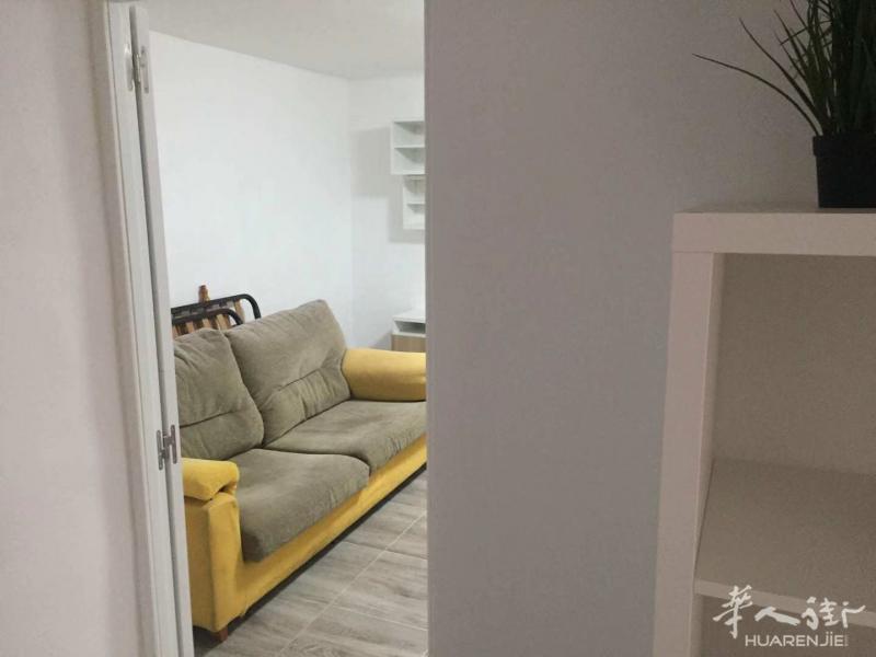 carpetana 地铁口四分钟双层小别墅出租