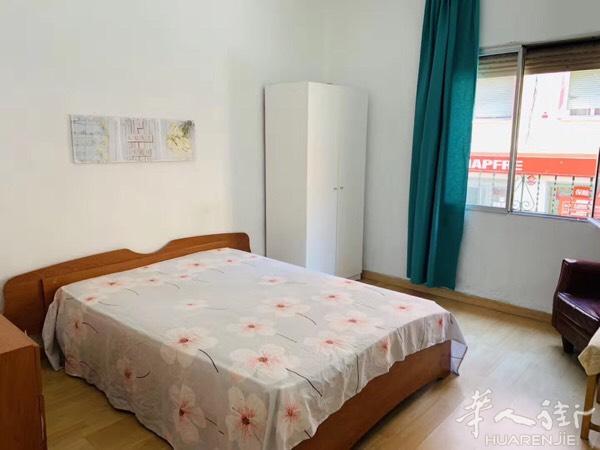 四室带院子850，三号线almendrales7m
