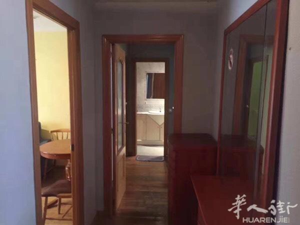 六号线Opañe三室一厅空调房，850包物业与水，