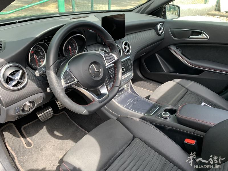 CLASSE A 180D FACISNIATION 加速快 最高配 2018年产 柴油车自动挡 保修到2021年5月为止 开天窗 13500公里 非常好开