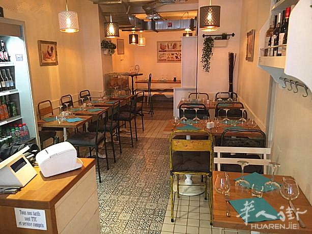 小巴黎餐厅转让,地理位置佳,地铁出口即是。