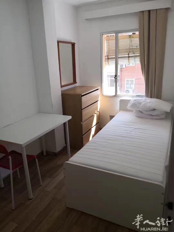 🏠卡三50米校区房招租，二楼带阳台空调，全新家具
