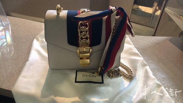 出一款gucci 海军包 原价 1790€ 特价出