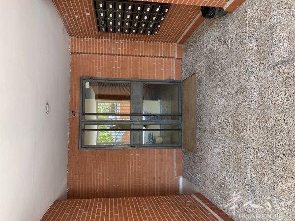 3路地铁san fermin新区出租一大房间，环境安静安全