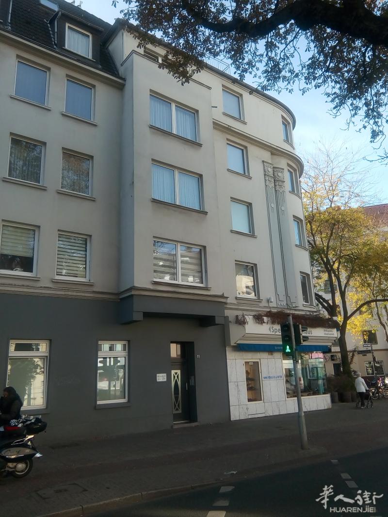 德国杜塞市中心二房一厅78平米家具家电全配置出租