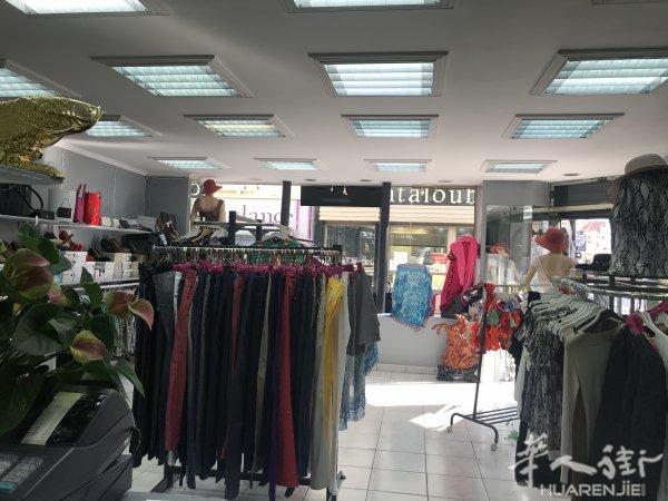 黃金店铺转让：地点非常熱鬧：3 6 9 合同店面50m2+地下室25m2+ 楼上住房100m2 月租2300€ 电话0667222792